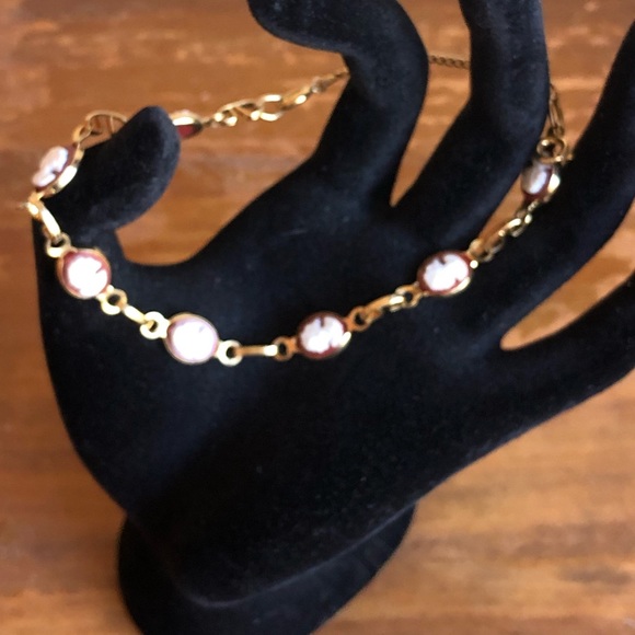 Vintage Cameo Goldtone Bracelet - Picture 8 of 9